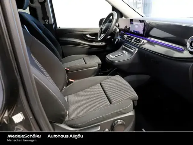 Mercedes-Benz V 220