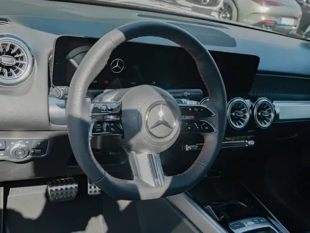 Mercedes-Benz GLB 220