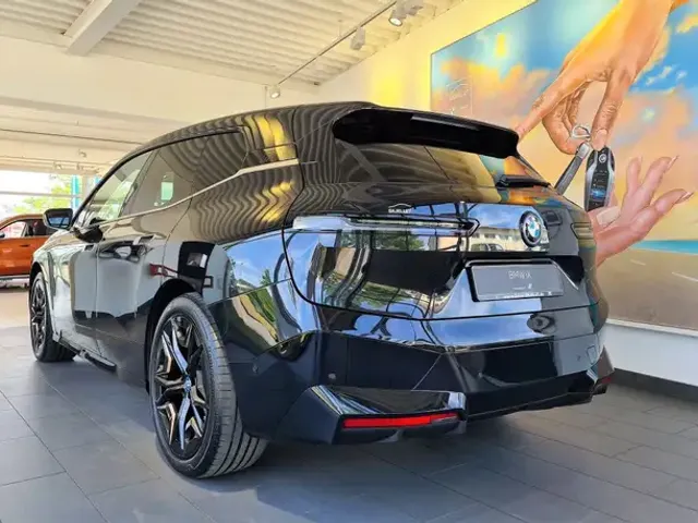 BMW iX