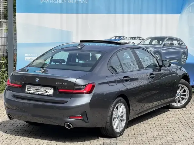 BMW 330