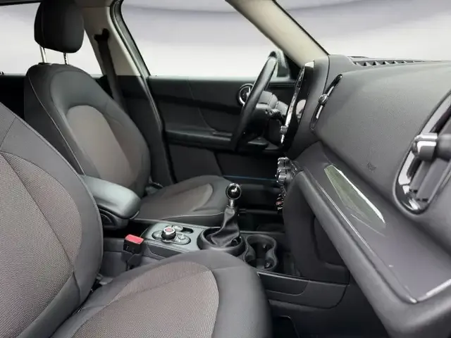 MINI One Countryman