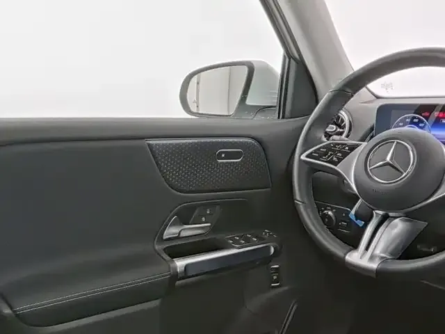 Mercedes-Benz EQB 300