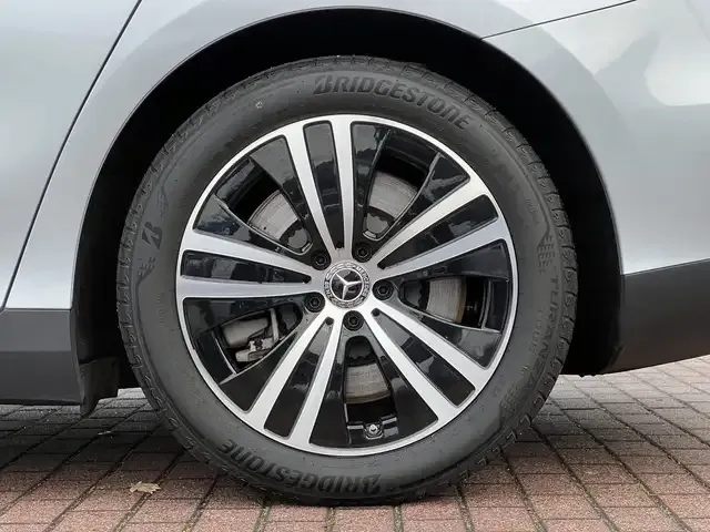 Mercedes-Benz EQE 300