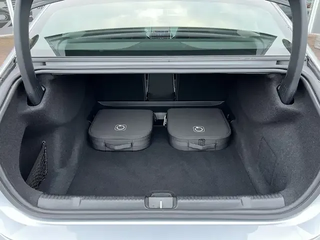 Mercedes-Benz EQE 300