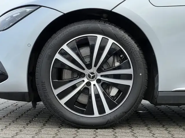 Mercedes-Benz EQE 300