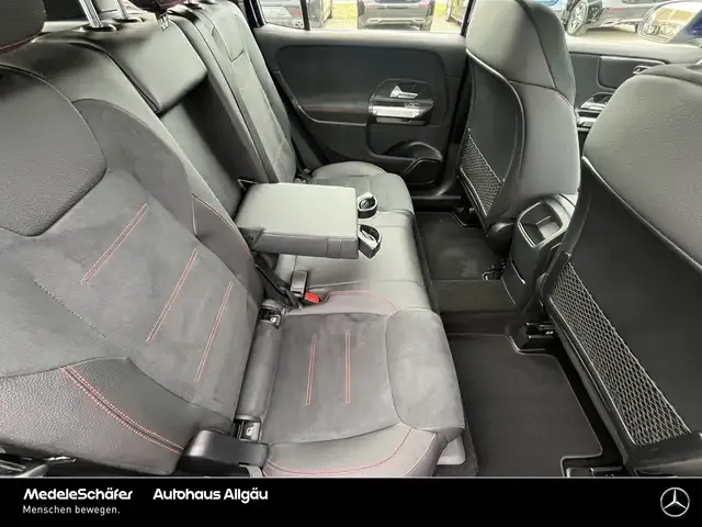 Mercedes-Benz GLB 220