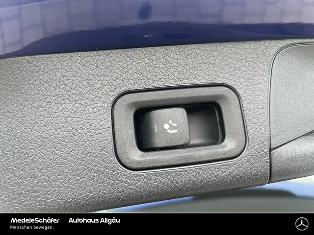 Mercedes-Benz GLB 220