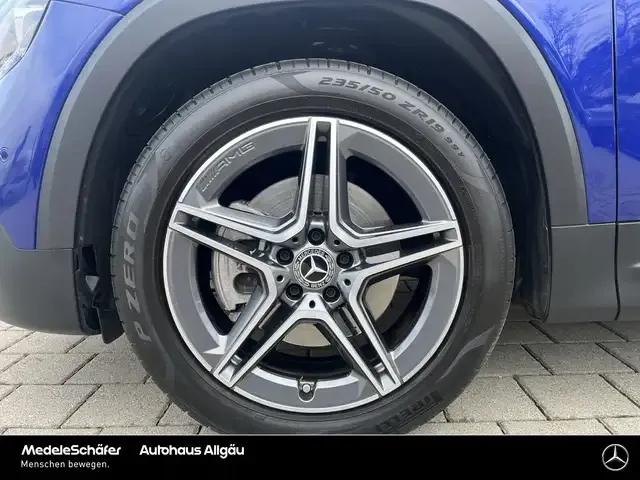 Mercedes-Benz GLB 220