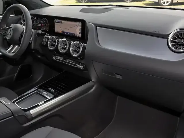 Mercedes-Benz GLA 220