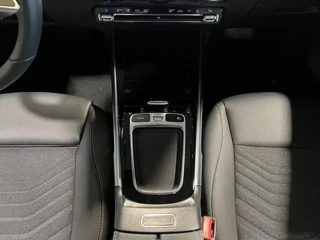 Mercedes-Benz EQB 300