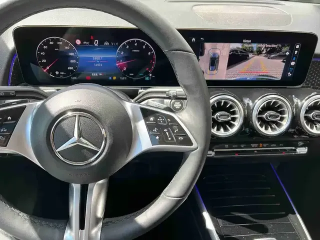 Mercedes-Benz GLB 220