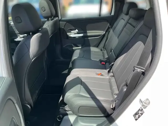 Mercedes-Benz GLB 220