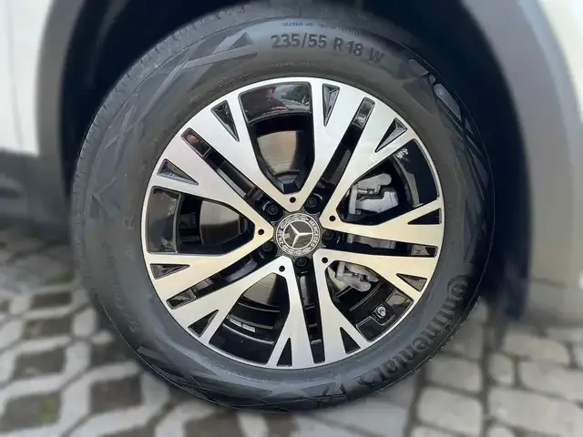 Mercedes-Benz GLB 220