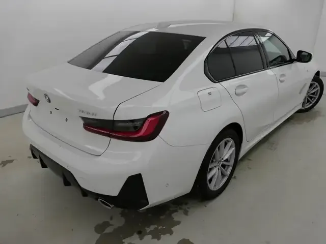 BMW 330