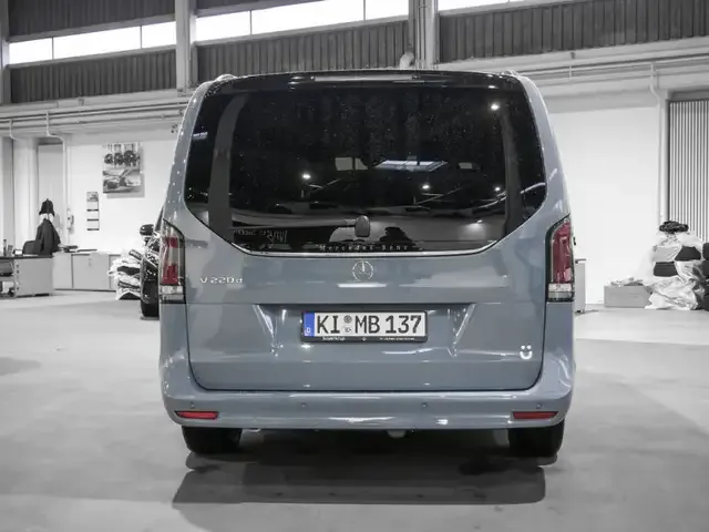 Mercedes-Benz V 220