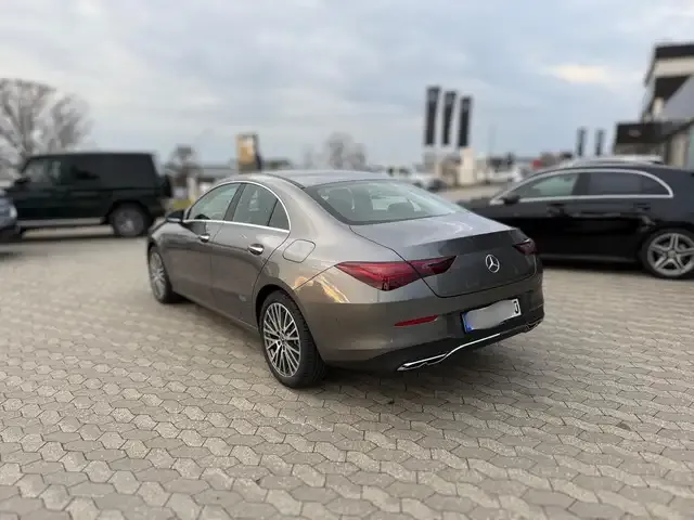 Mercedes-Benz CLA 200