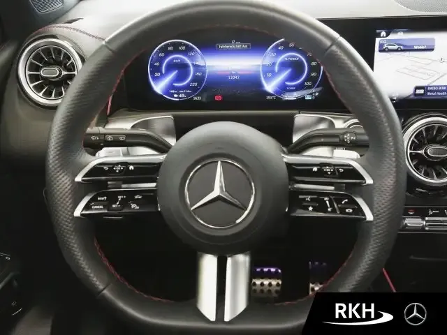 Mercedes-Benz EQB 300