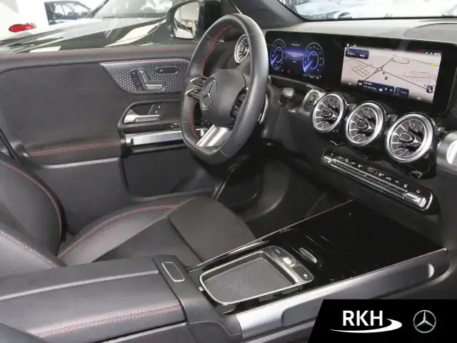 Mercedes-Benz EQB 300