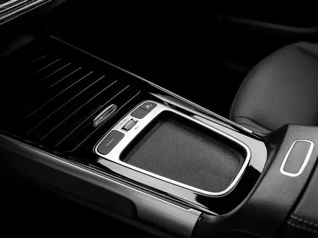 Mercedes-Benz EQB 300
