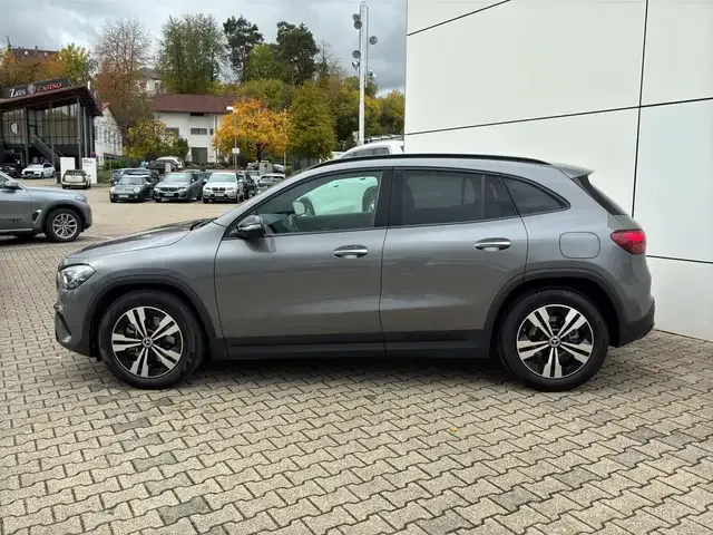 Mercedes-Benz GLA 220