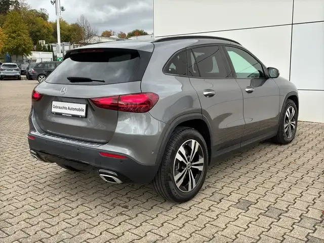 Mercedes-Benz GLA 220