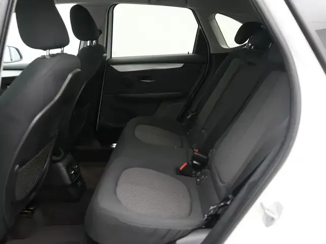 BMW 225