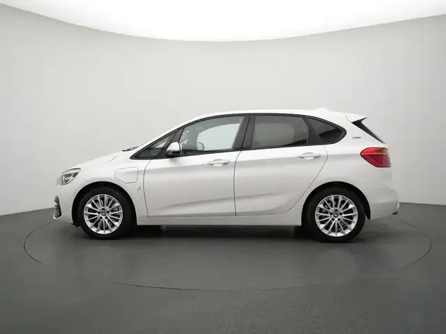 BMW 225