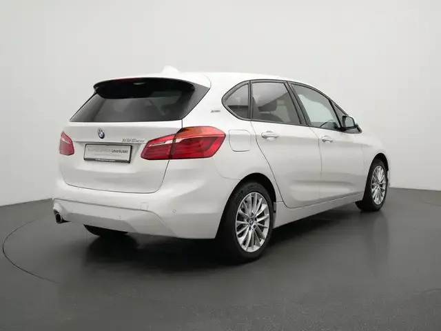 BMW 225