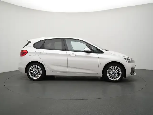 BMW 225