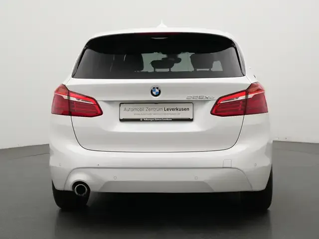 BMW 225