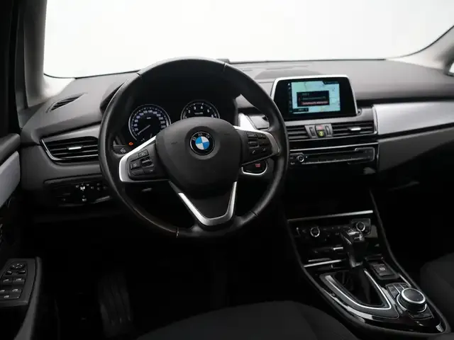BMW 225