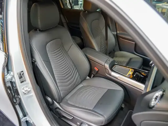 Mercedes-Benz EQB 300