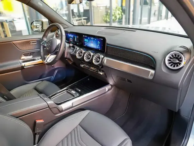 Mercedes-Benz EQB 300