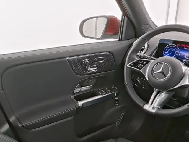 Mercedes-Benz EQB 300