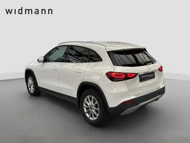 Mercedes-Benz GLA 200