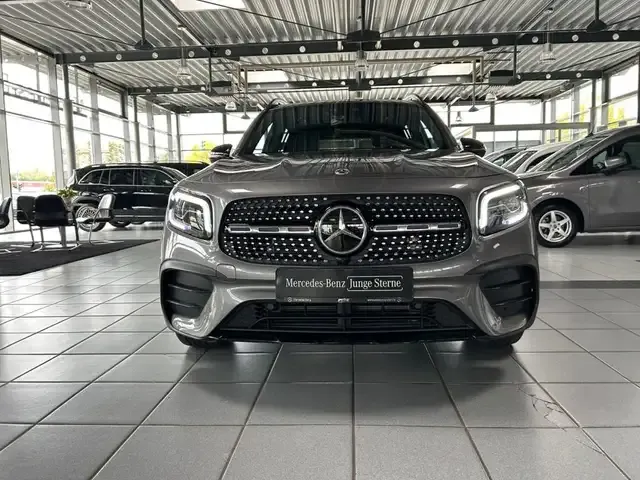 Mercedes-Benz GLB 200