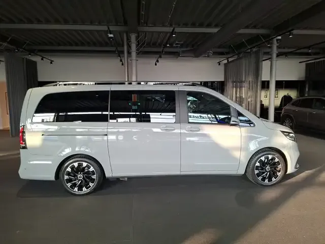 Mercedes-Benz V 220