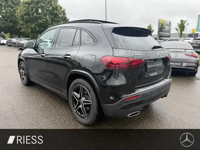 Mercedes-Benz GLA 200