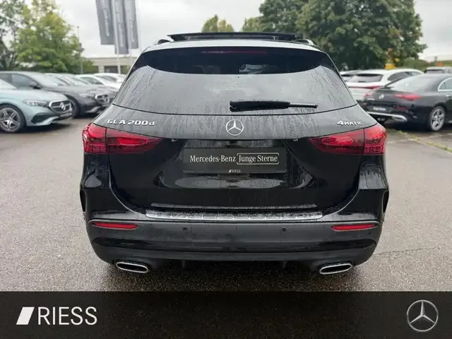 Mercedes-Benz GLA 200