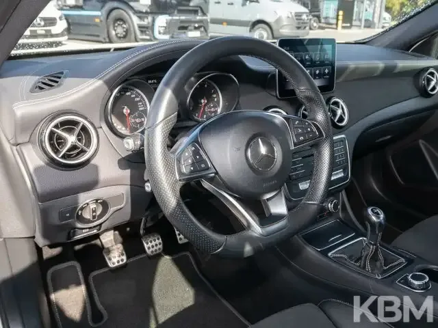 Mercedes-Benz GLA 180
