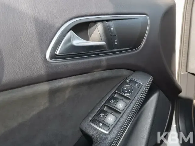 Mercedes-Benz GLA 180