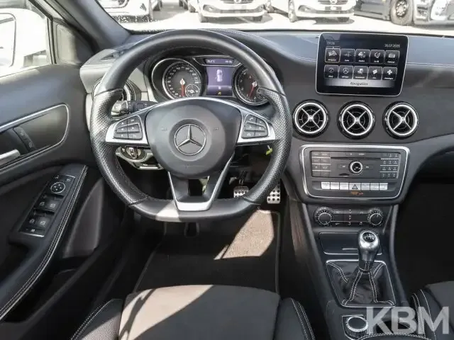 Mercedes-Benz GLA 180