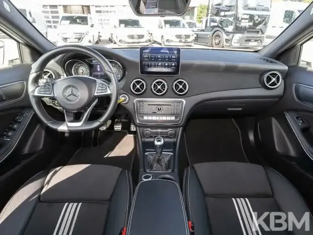 Mercedes-Benz GLA 180