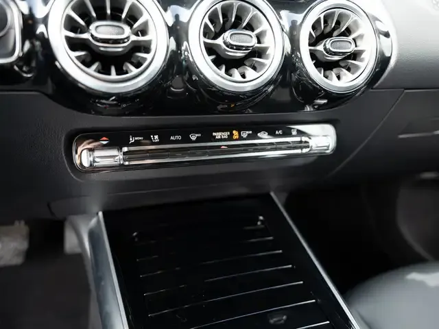 Mercedes-Benz EQA 300