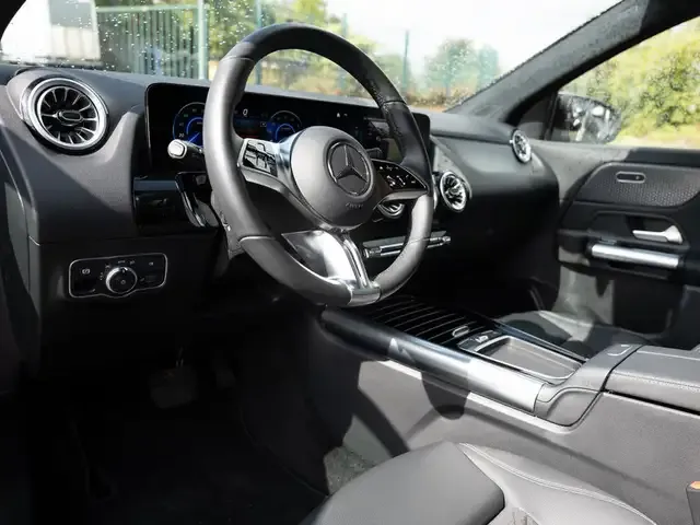 Mercedes-Benz EQA 300