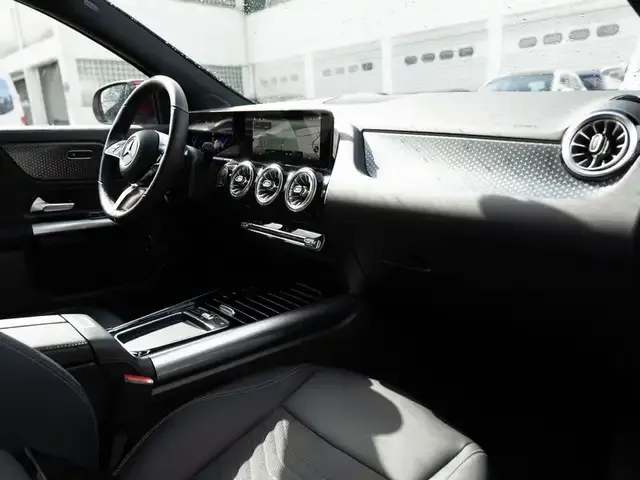 Mercedes-Benz EQA 300