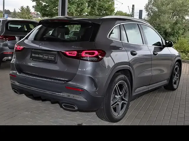 Mercedes-Benz GLA 200