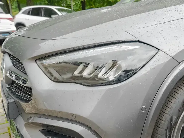 Mercedes-Benz GLA 180