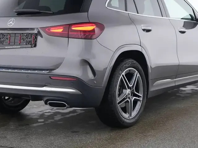 Mercedes-Benz GLA 180