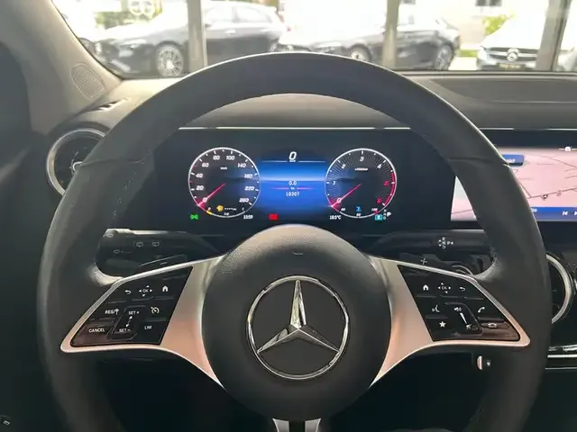 Mercedes-Benz B 200